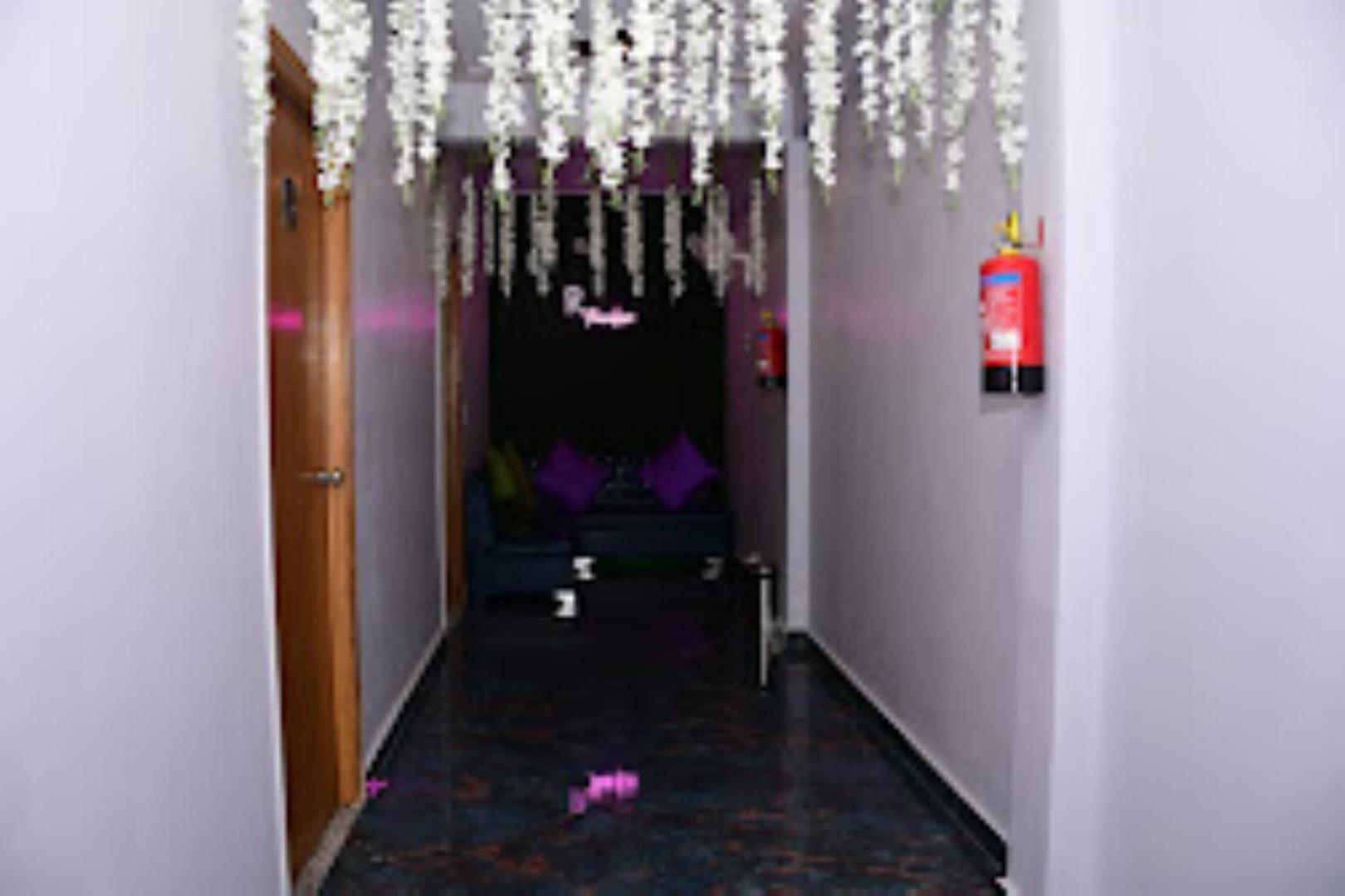 Hotel Renu Paradise , Ayodhya Zewnętrze zdjęcie
